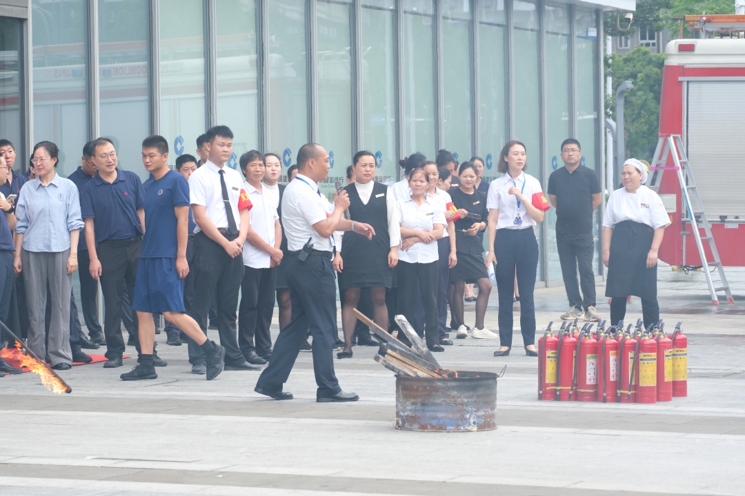 以練促防，長房集團組織開展消防應(yīng)急演練